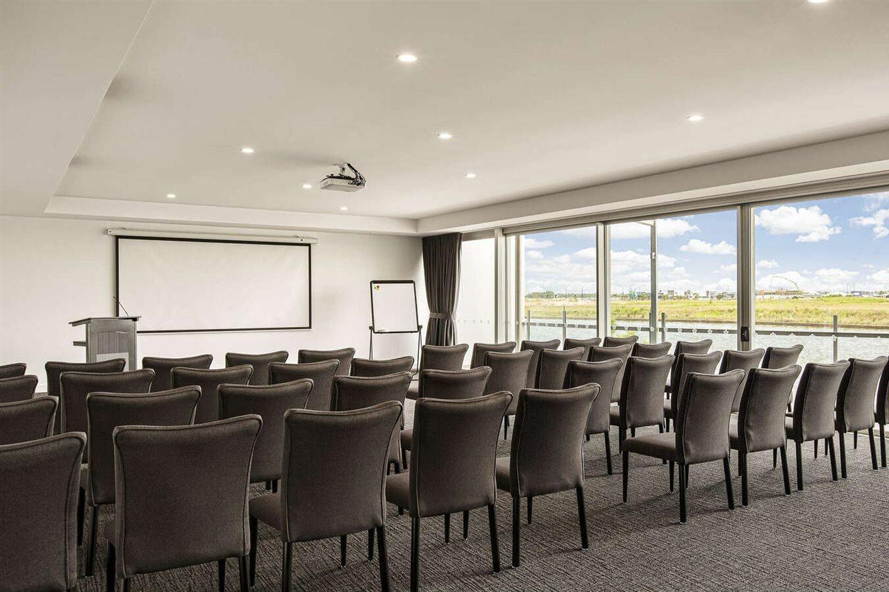 Mercure Sunshine Coast Kawana Waters Exterior photo