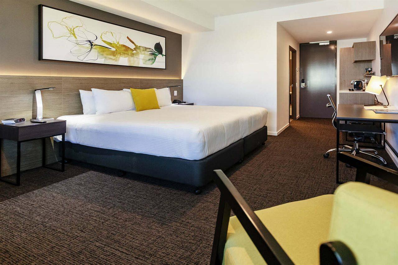 Mercure Sunshine Coast Kawana Waters Exterior photo