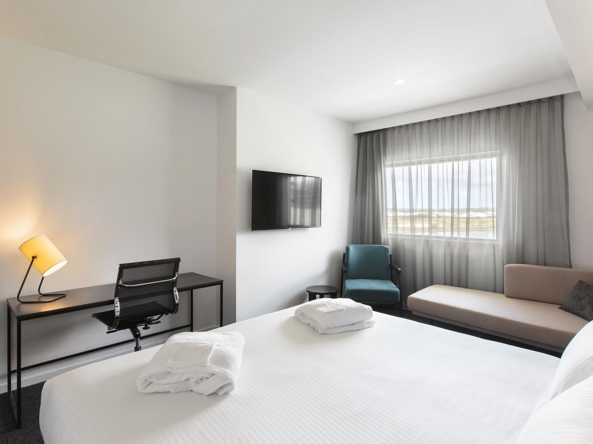 Mercure Sunshine Coast Kawana Waters Exterior photo