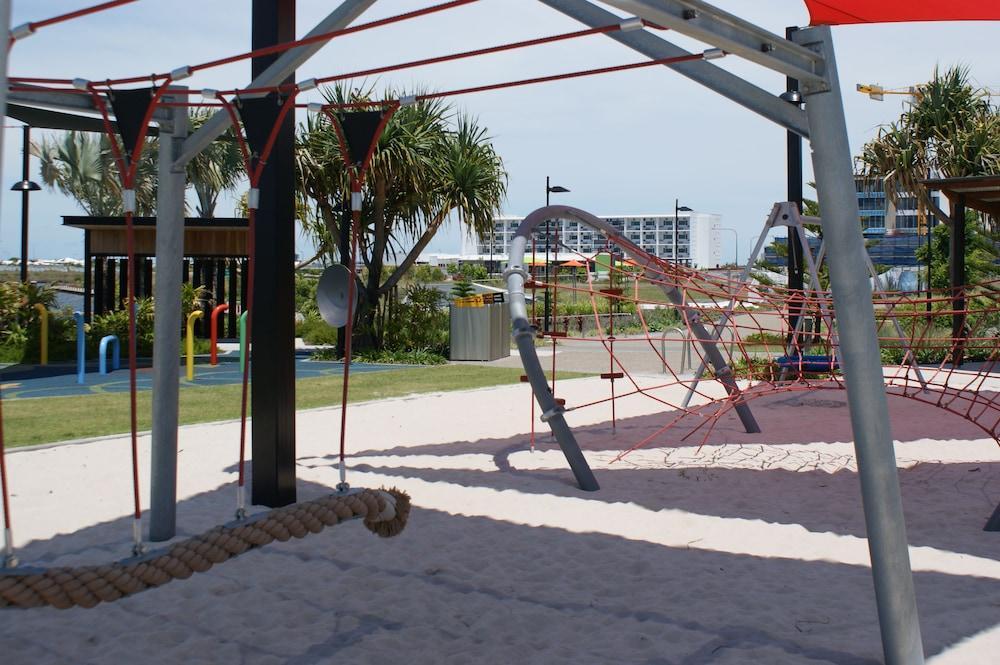 Mercure Sunshine Coast Kawana Waters Exterior photo